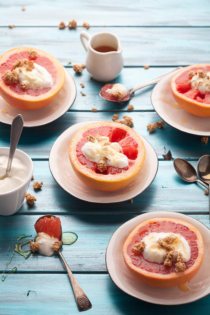 Pink grapefruits with yoghurt, granola and honey