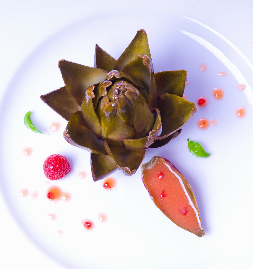 An artichoke with raspberry vinaigrette (seen from above)