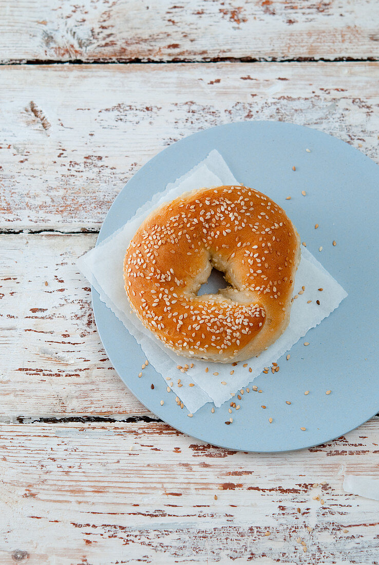 A bagel on a plate (seen from above)