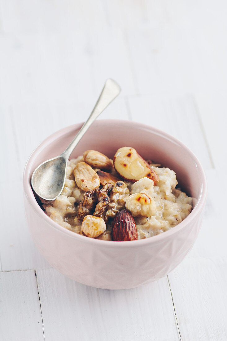 Porridge with roasted hazelunts, almonds, walnuts and brazil nuts