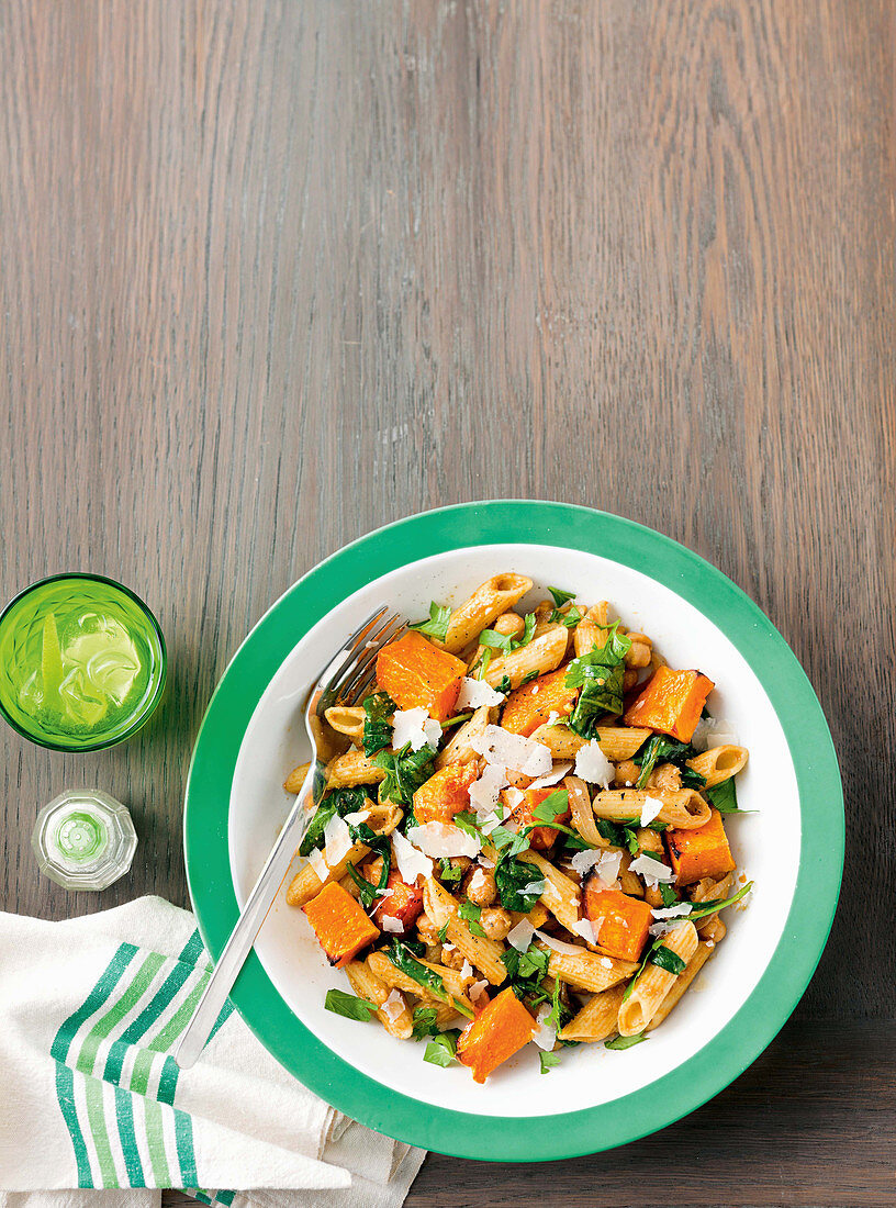 Spiced chickpea and spinach pasta