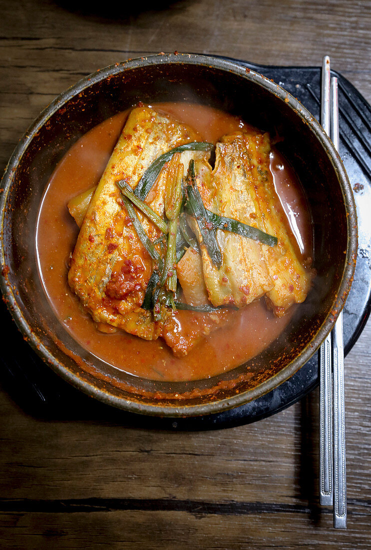 Kimchi-jjigae (Kimchi-Eintopf) aus Südkorea