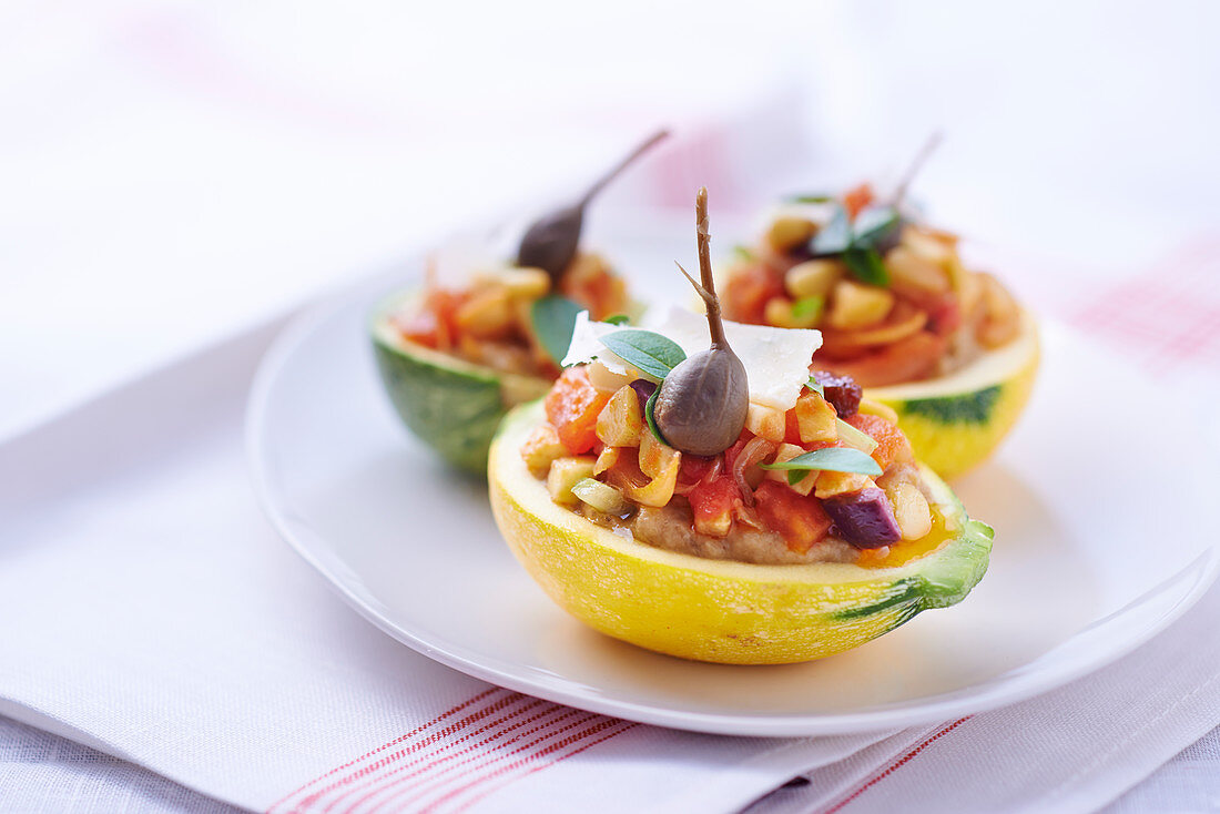 Round zucchinis stuffed with ratatouille (court of Cyril Lignac)