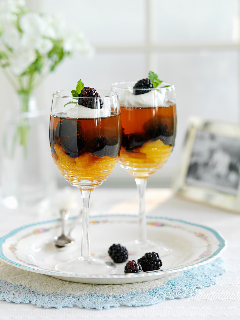 Pimms jelly with oranges and blackberries (England)