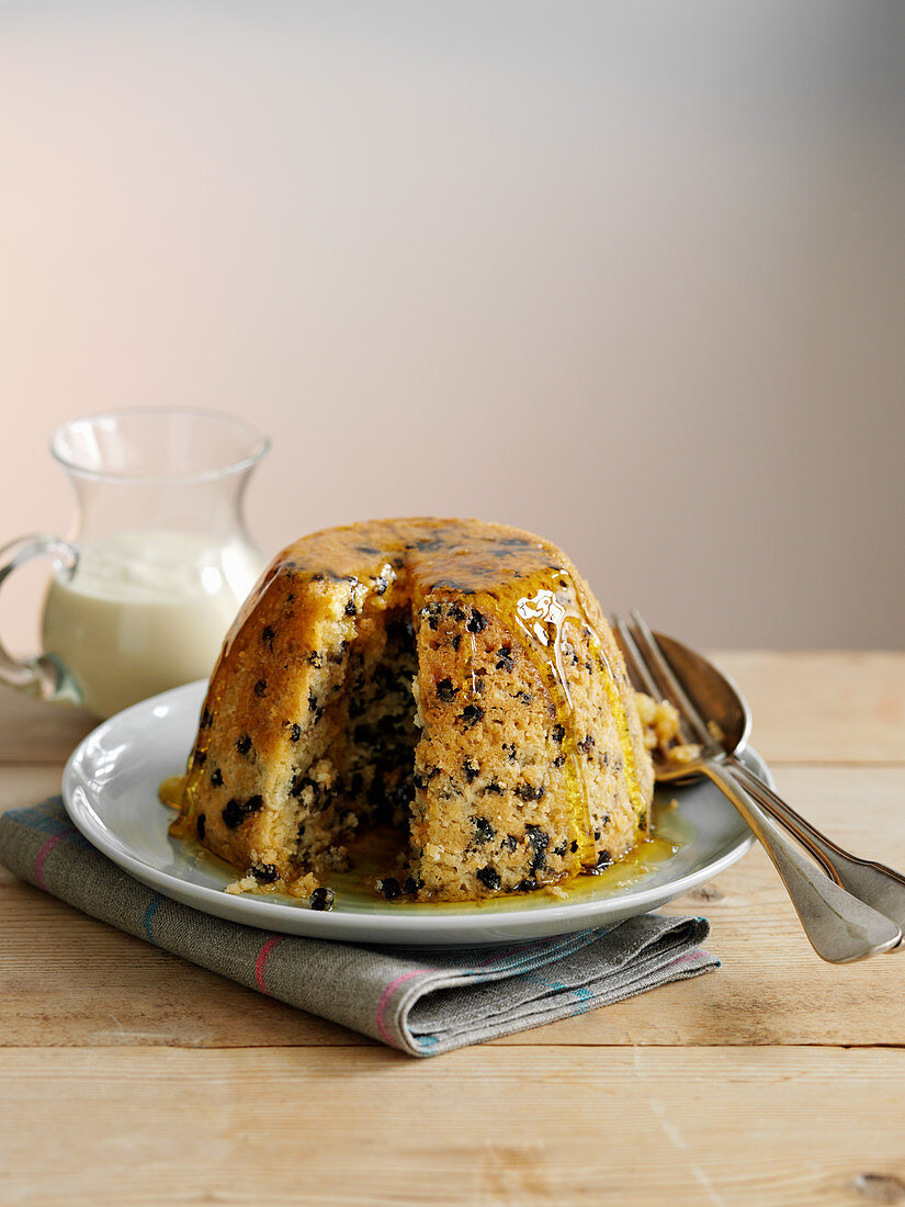 Spotted Dick (gedämpfter Pudding mit Trockenfrüchten, England)