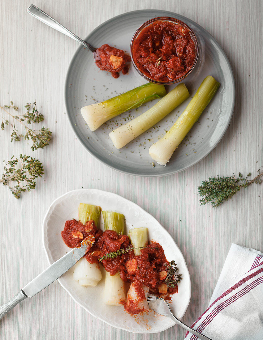 Roasted leek with tomato sauce and thyme