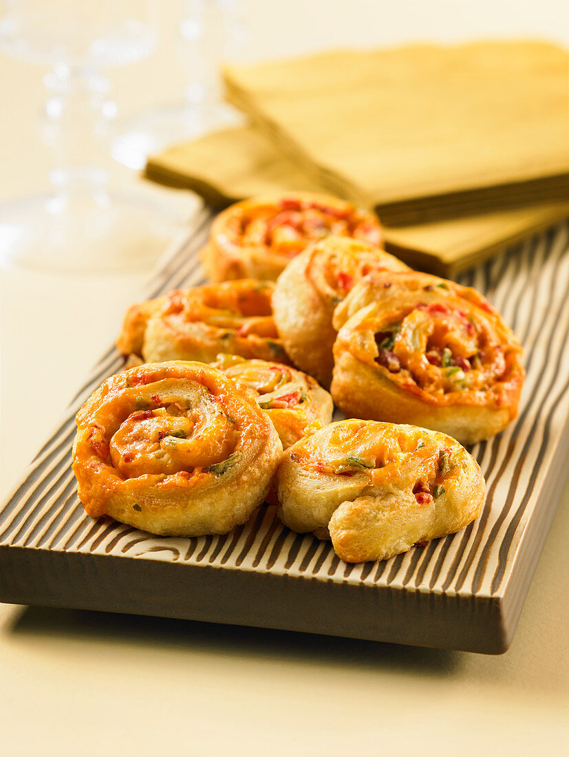 Yeast snails with cheese and chilies