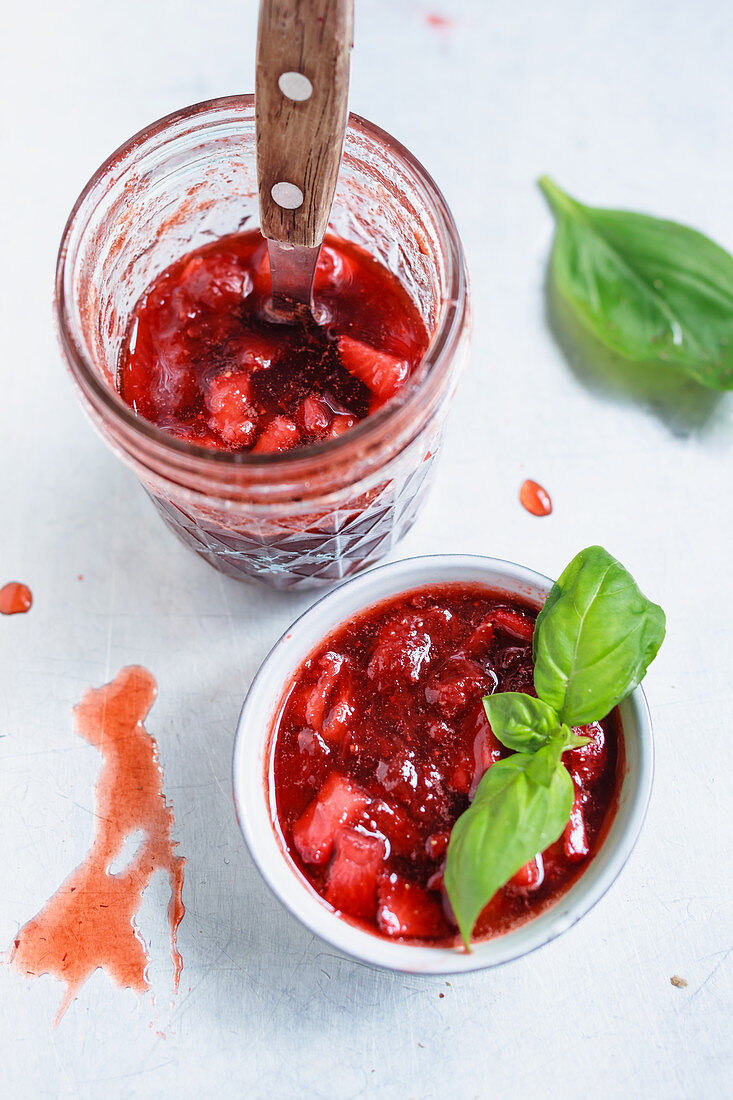 Balsamico-Erdbeeren im Glas