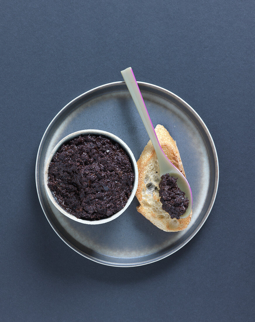 Tapenade with anchovies and capers