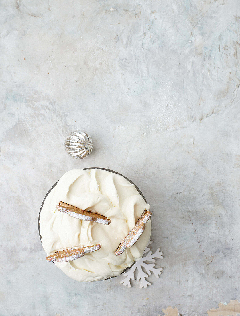 Gingerbread trifle with spiced caramel sauce