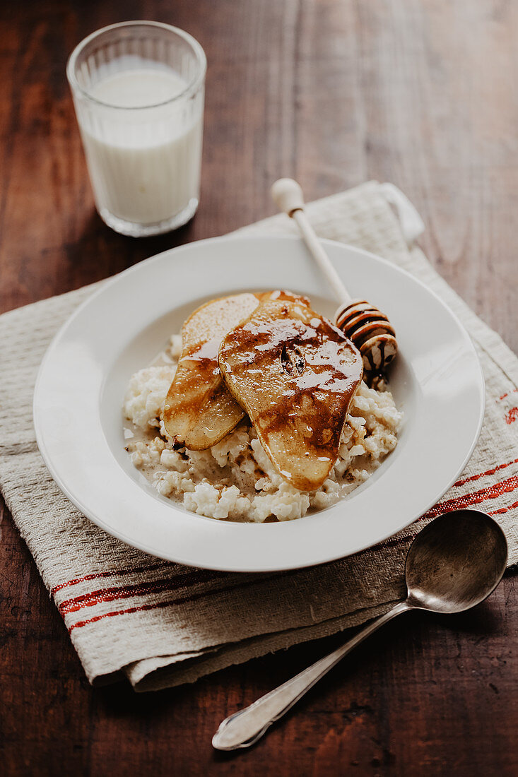 Rice pudding with pears, cinnamon, and maple syrup