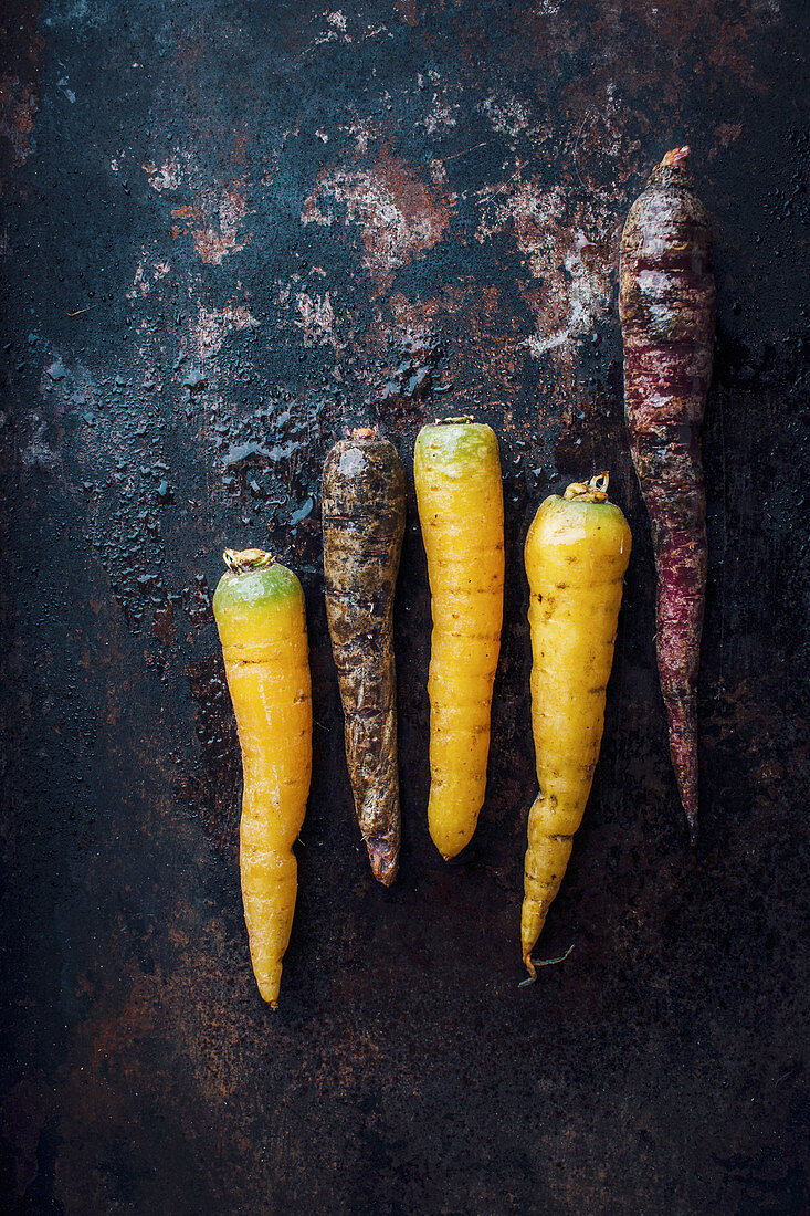 Yellow and red carrots