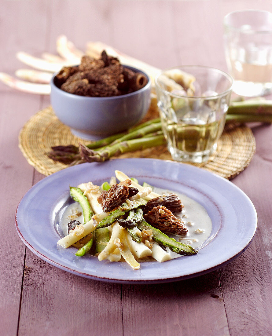 Asparagus with morels
