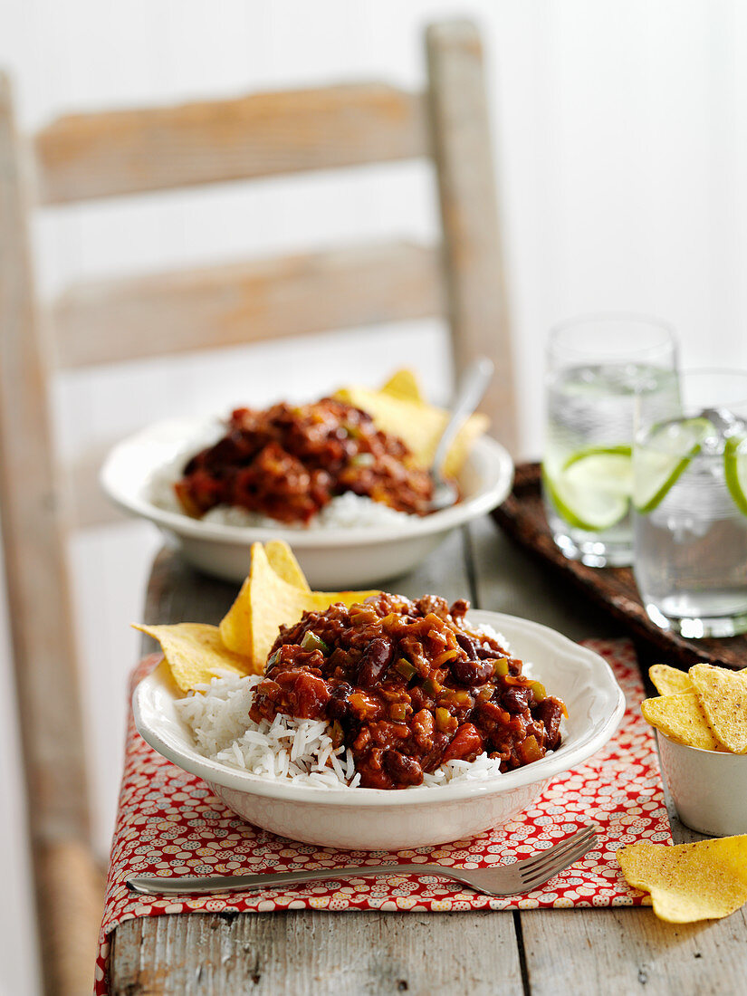 Chilli Con Carne mit Reis und Tortillachips