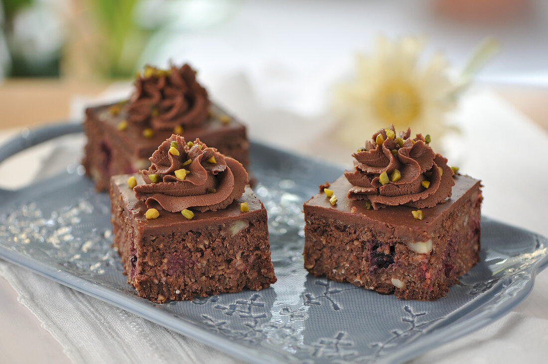 Oatmeal brownies with blackberries, walnuts and chocolate-date frosting (vegan)