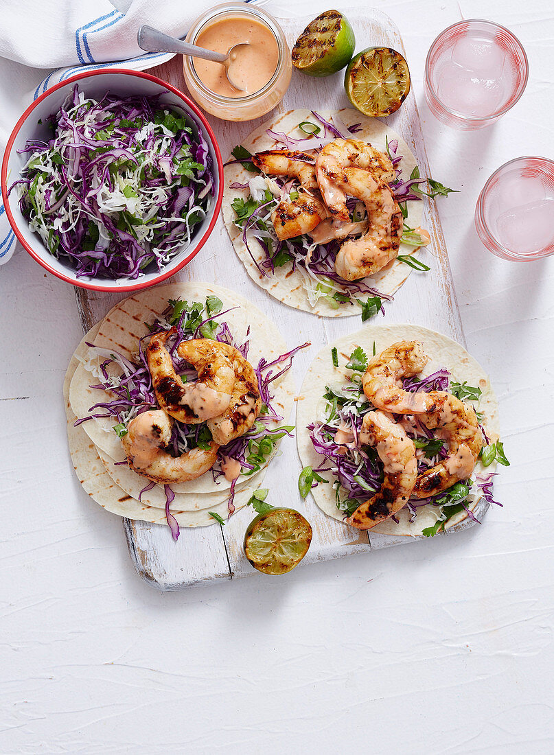 Tortillas mit Garnelen und Rotkohlsalat (weihnachtlich)