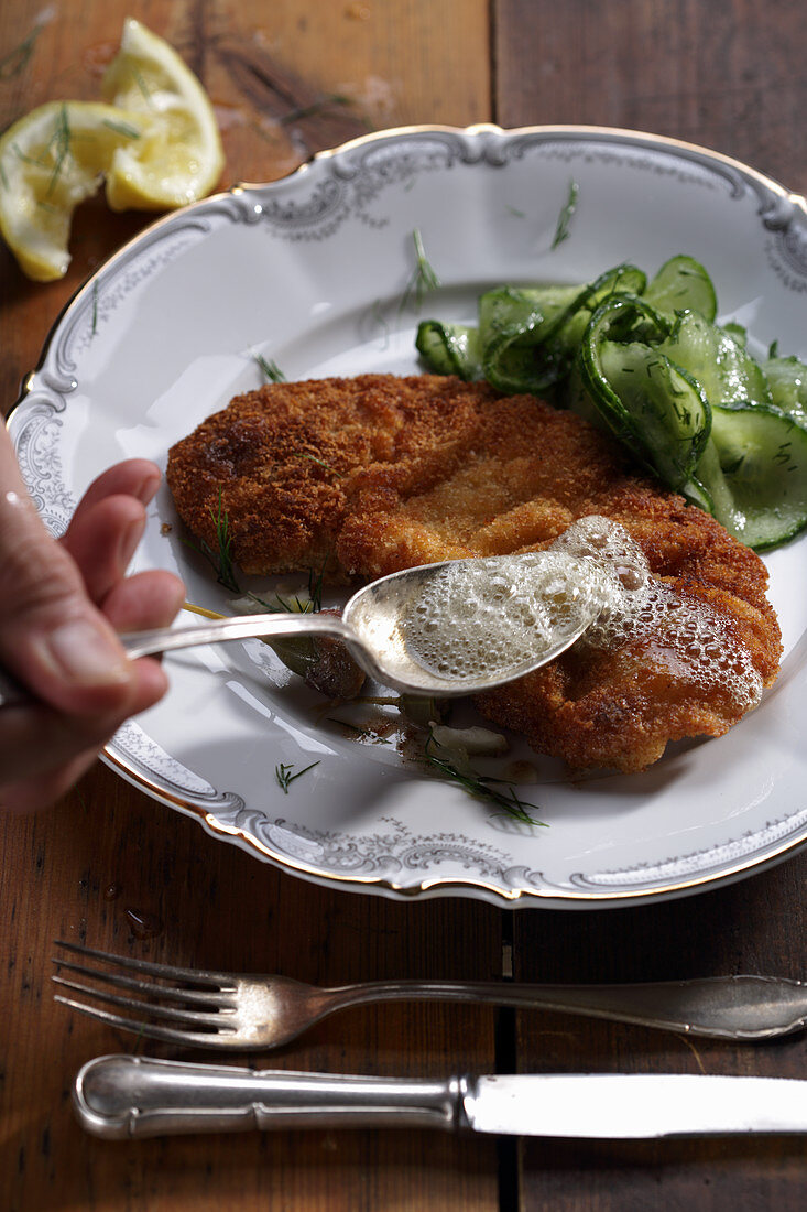 Viennese schnitzel with a cucumber salad