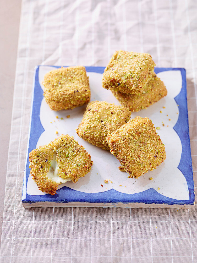 Crescenza in Carrozza mit Rohschinken und Zucchini