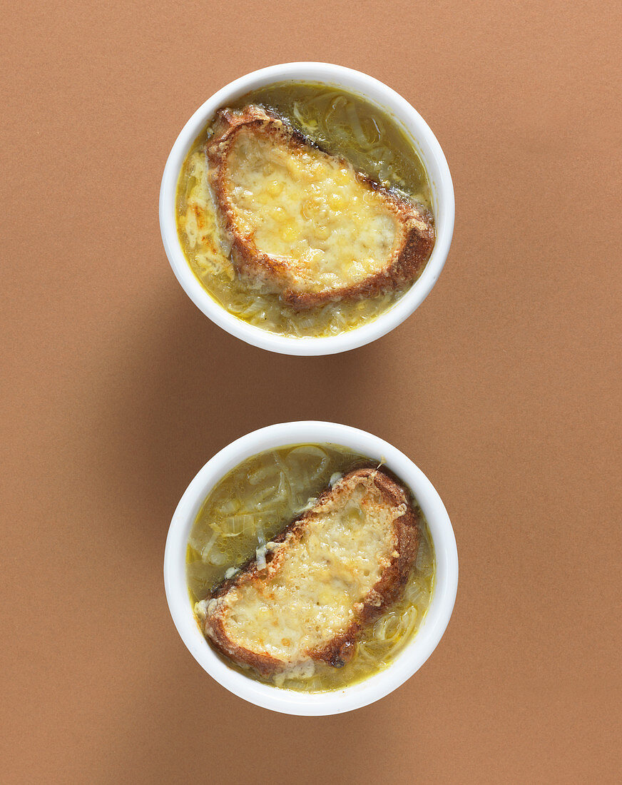 Zwiebelsuppe mit Käsebaguette