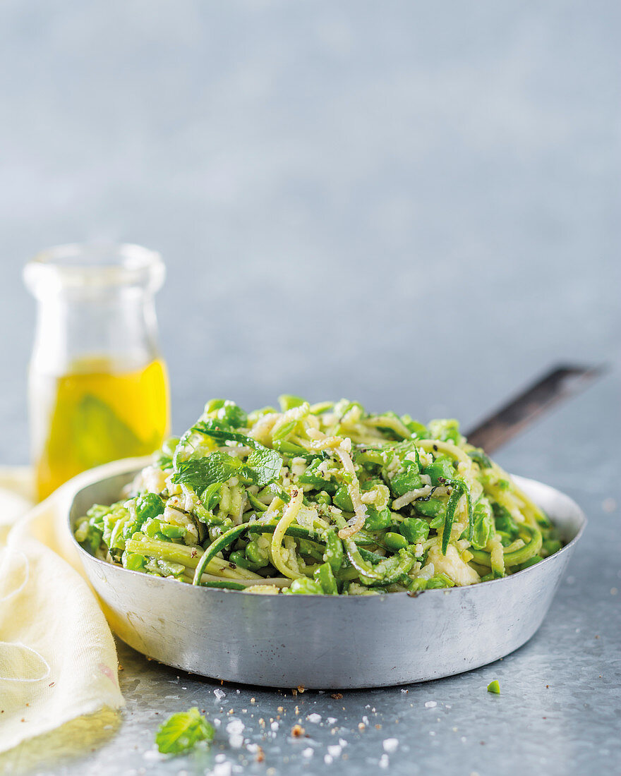 Pea, baby marrow and mint pasta