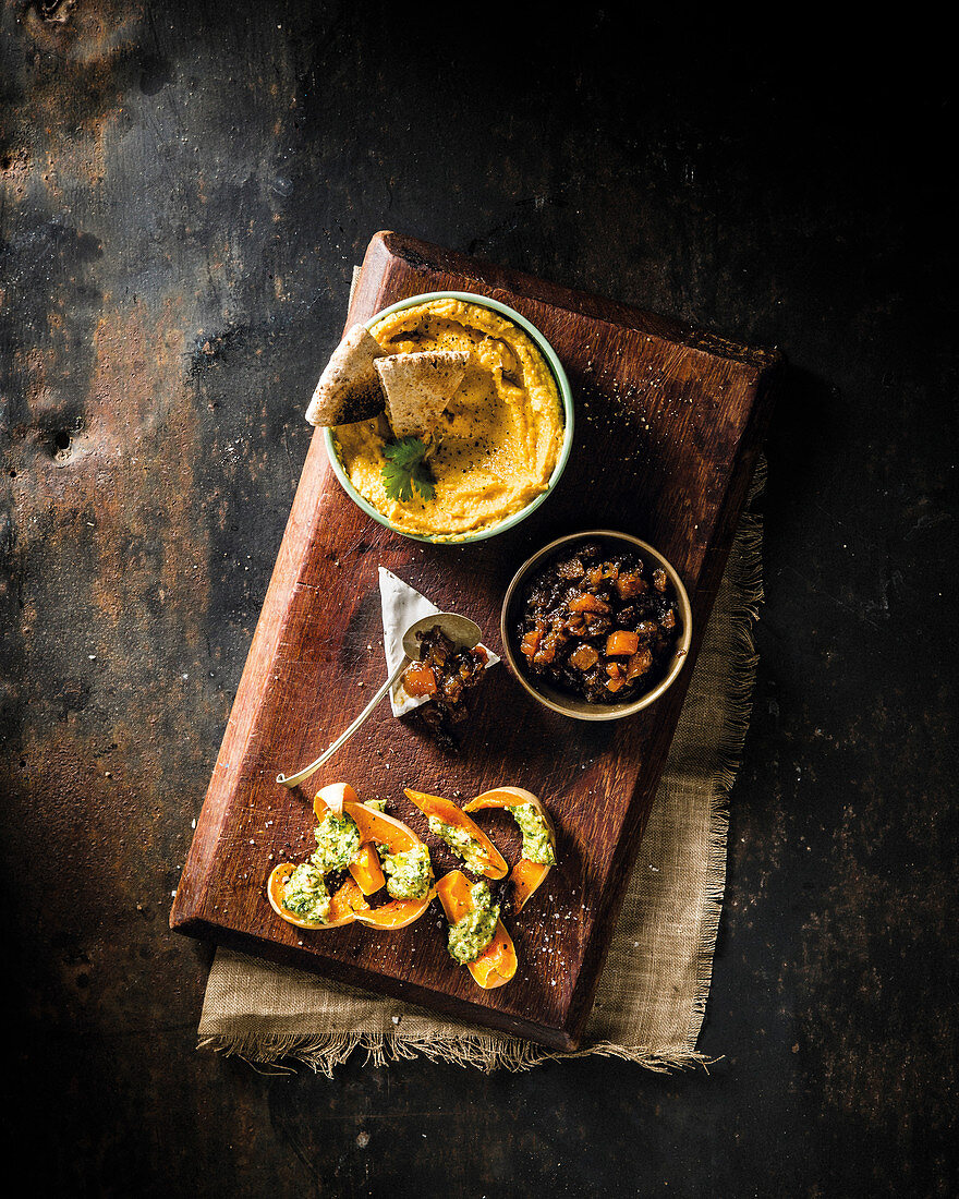 Kürbischutney, Kürbis-Hummus und gebratener Kürbis mit Parmesancreme