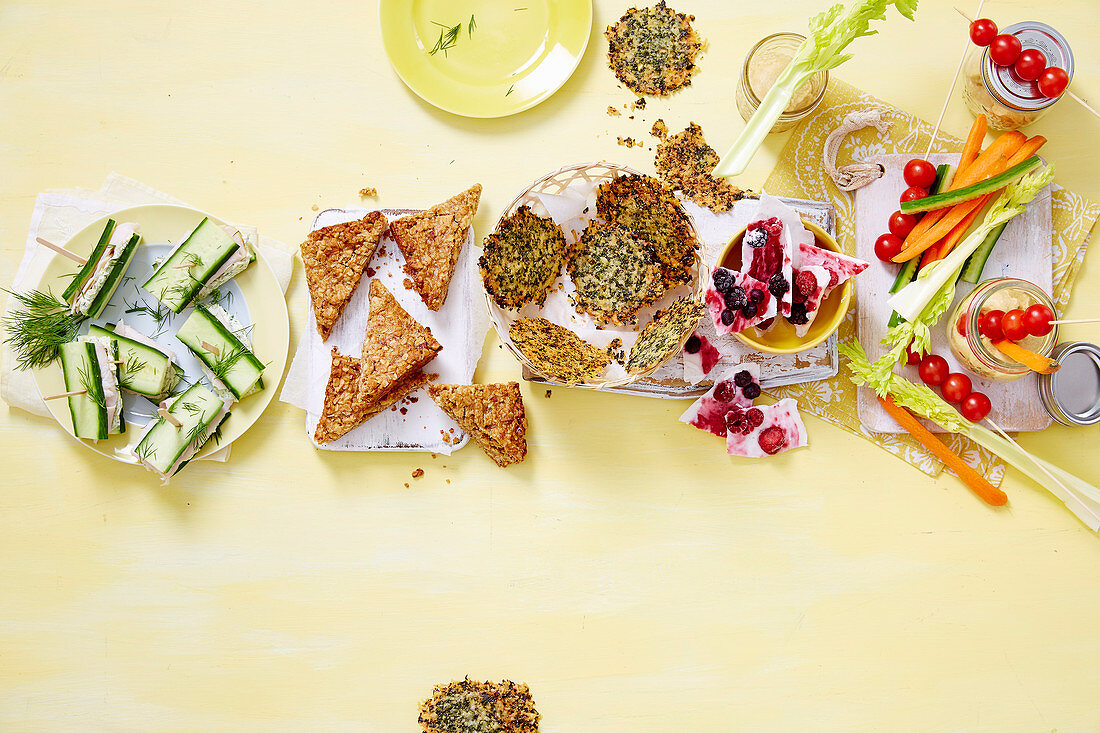 Diverse gesunde Snacks von oben, Teil 2