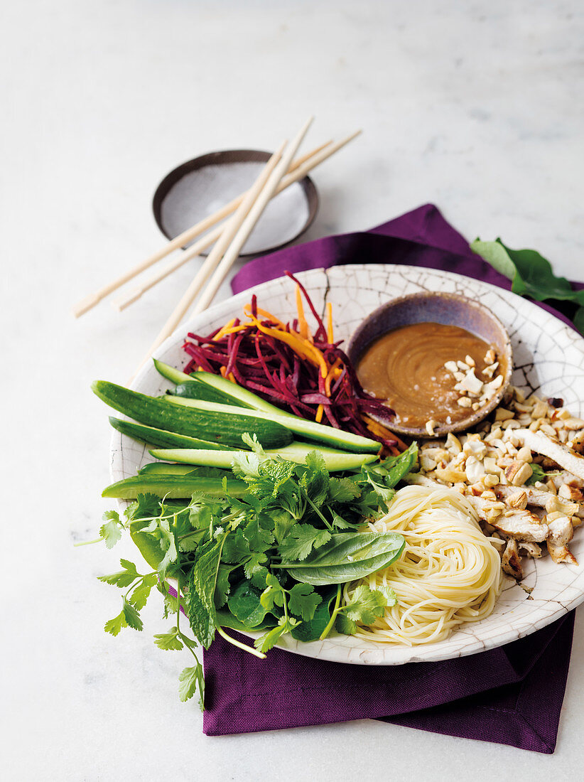 Zutaten für vietnamesische Salatrollen