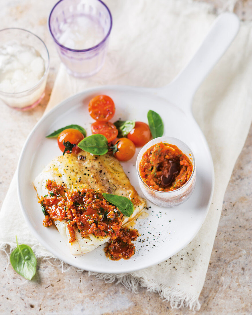 Gebratener Seehecht mit getrocknetem Tomatenpesto