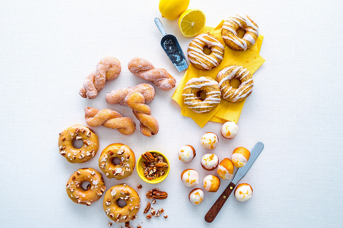 Verschiedene süsse Donuts