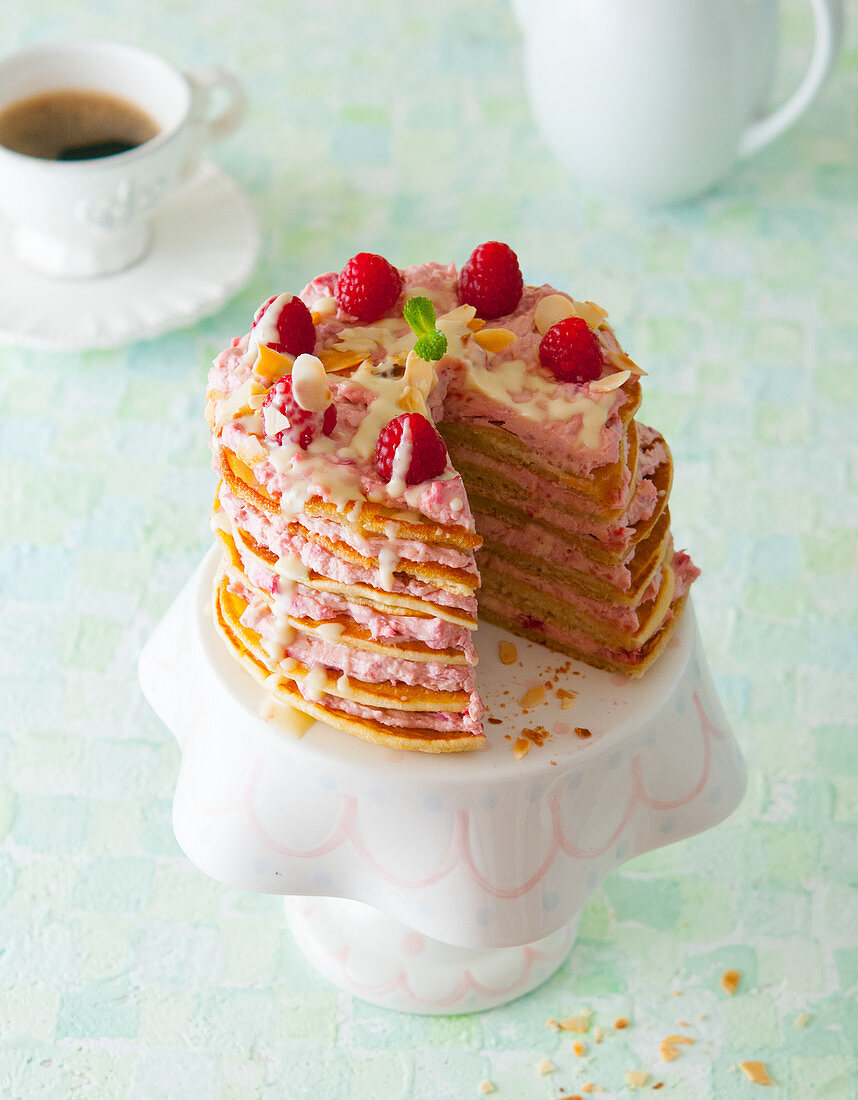 Raspberry pancake-cake