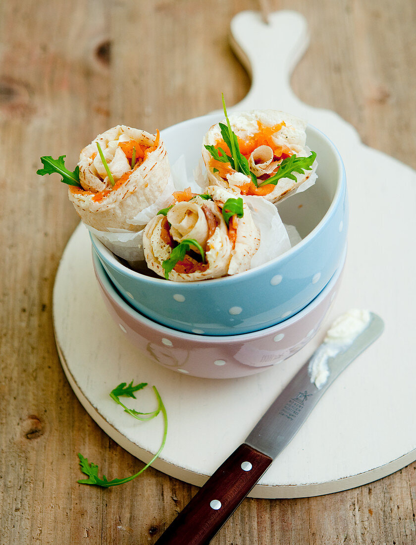 Salmon wraps with rocket and cream cheese