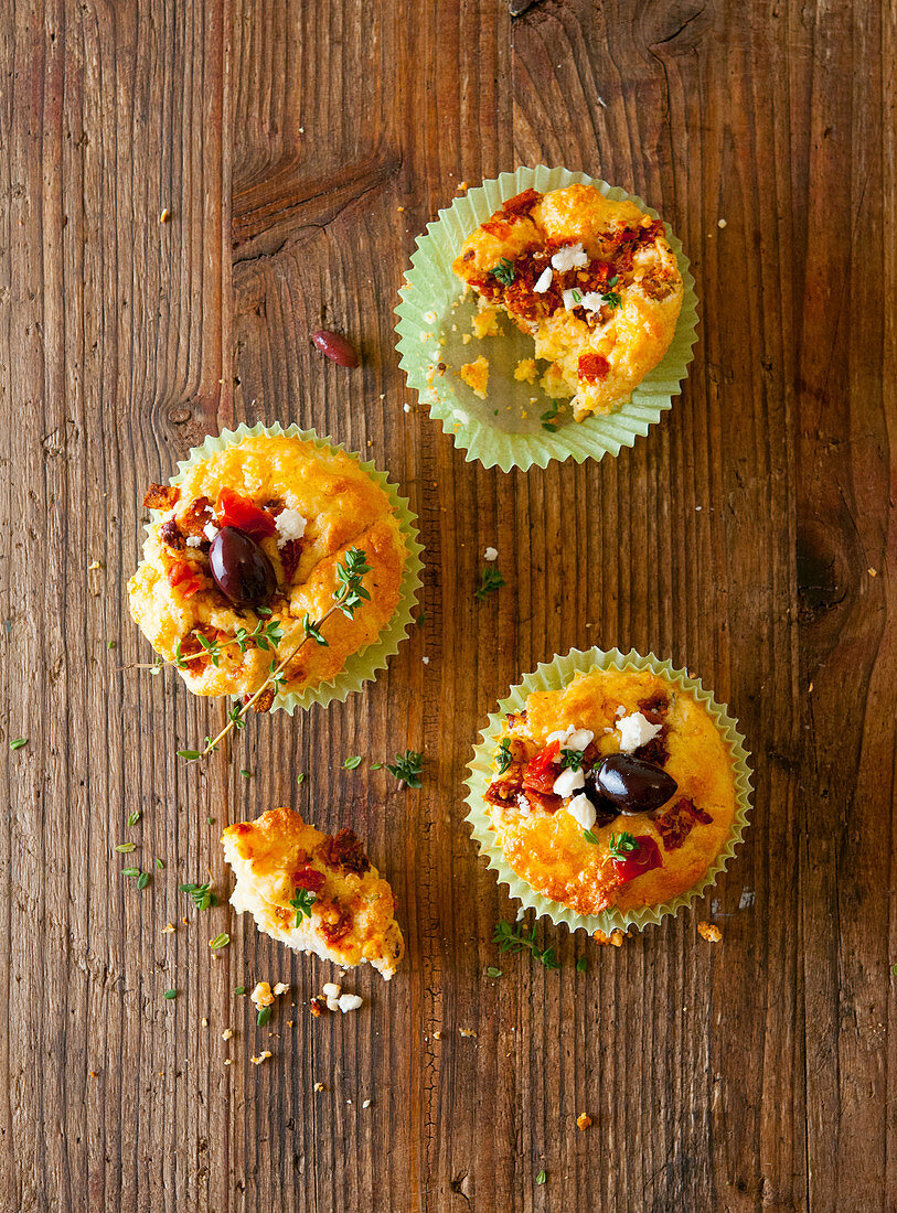 Muffins with olives, feta and thyme