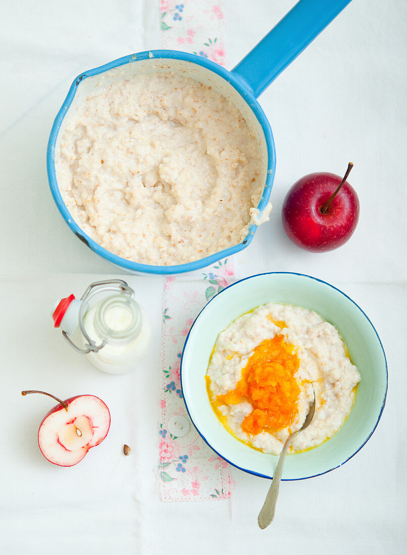 Porridge with apple and pumpkin puree