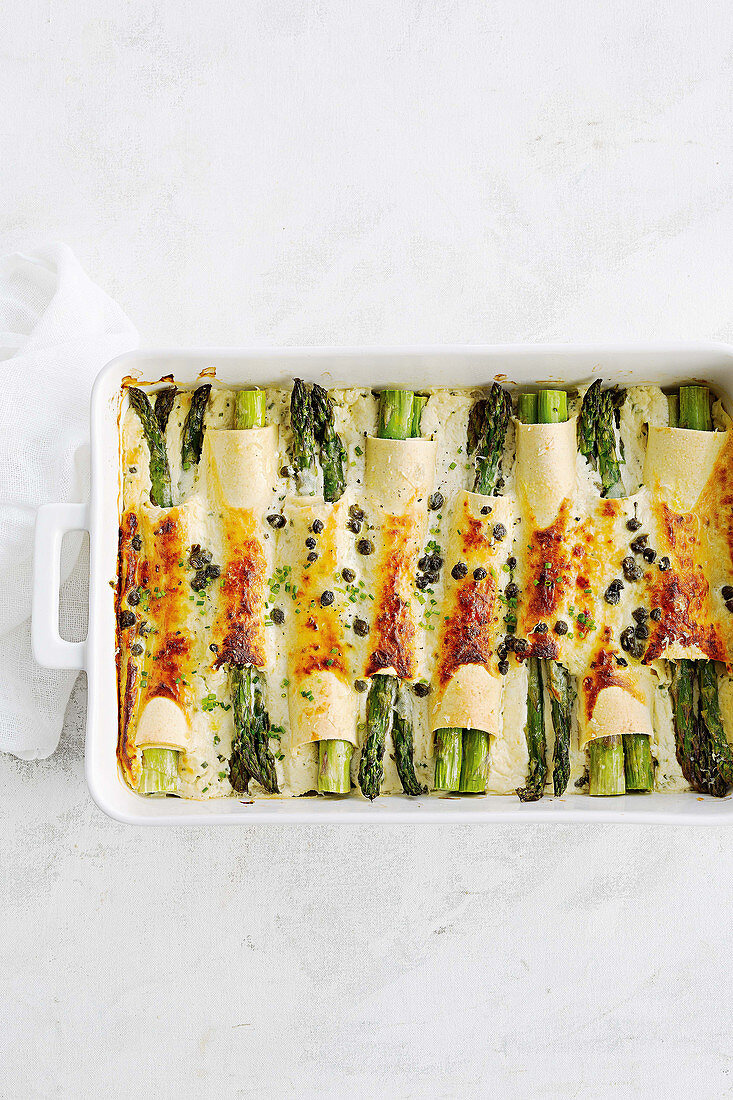 Asparagus cannelloni with easy cheesy sauce