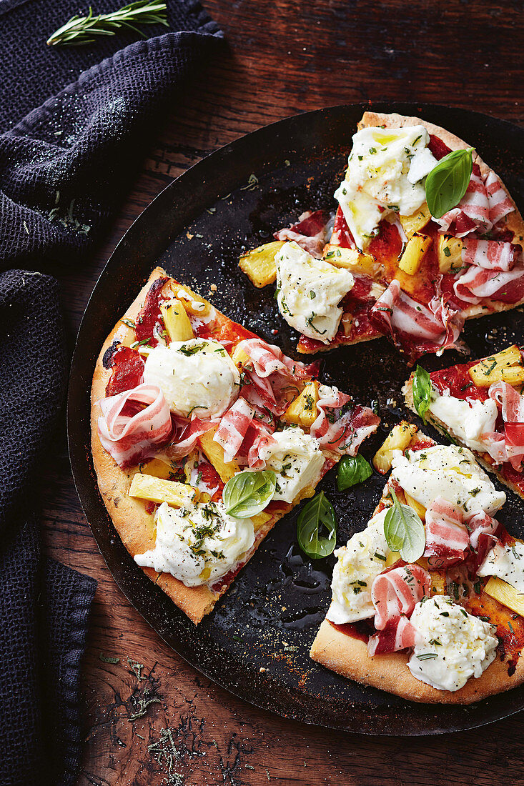 Pizza with prosciutto, pineapple and buffalo mozzarella