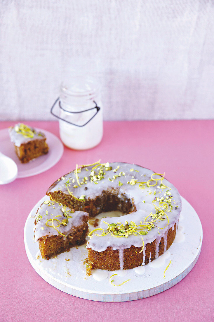 Karottenkuchen mit Ingwer und Rosinen