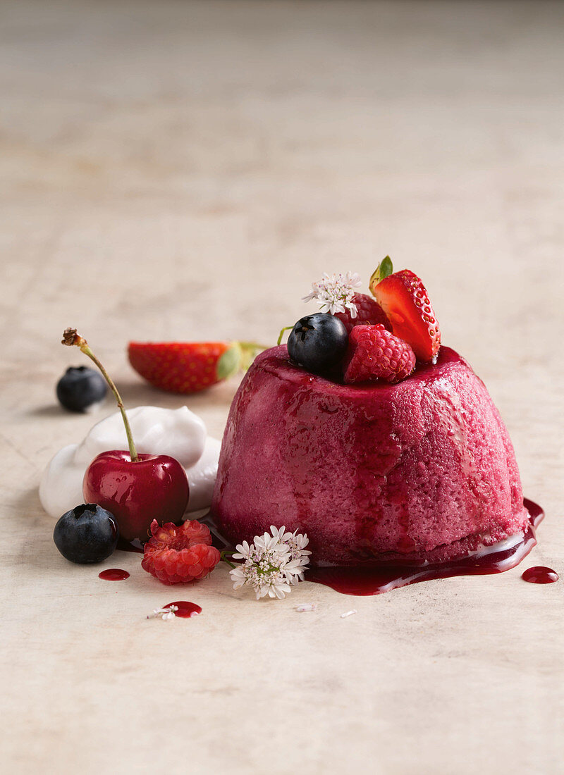 Glutenfreier Kirsch-Beeren-Brotpudding