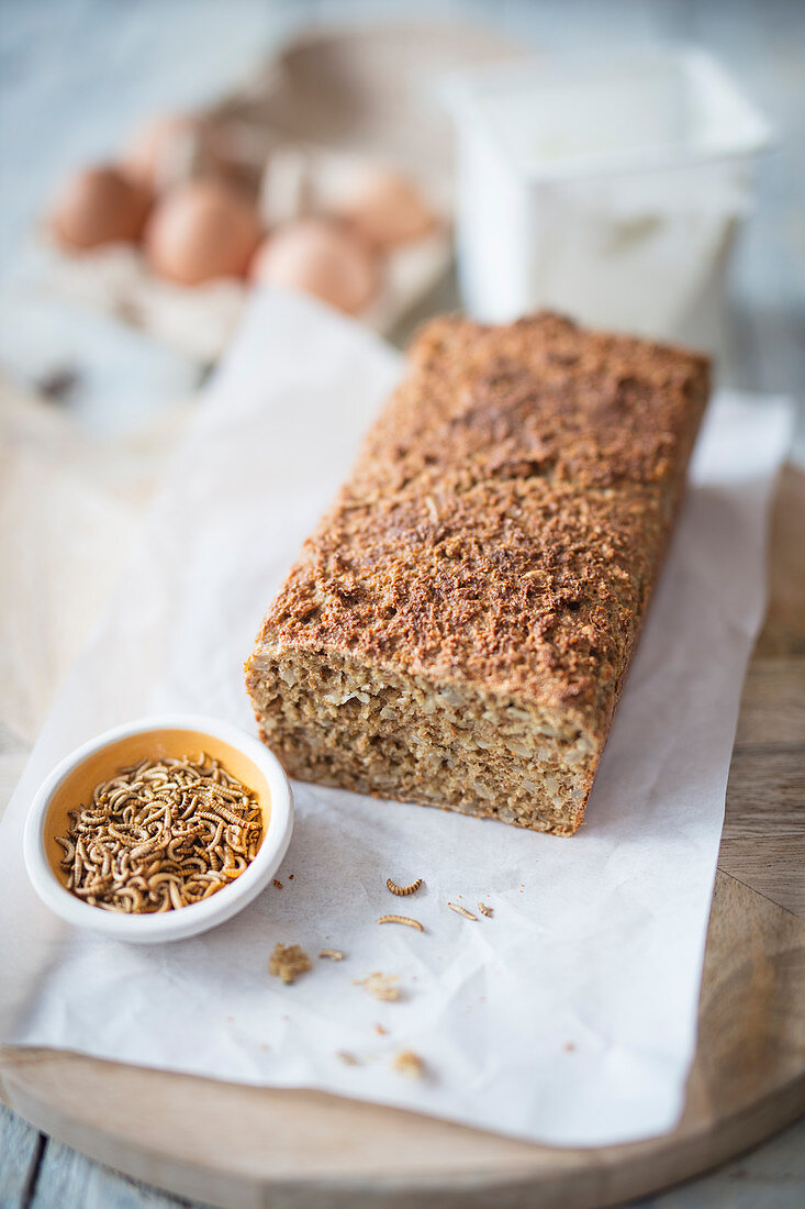 Protein bread with mealworm flour, bran, quark and yeast (low carb)