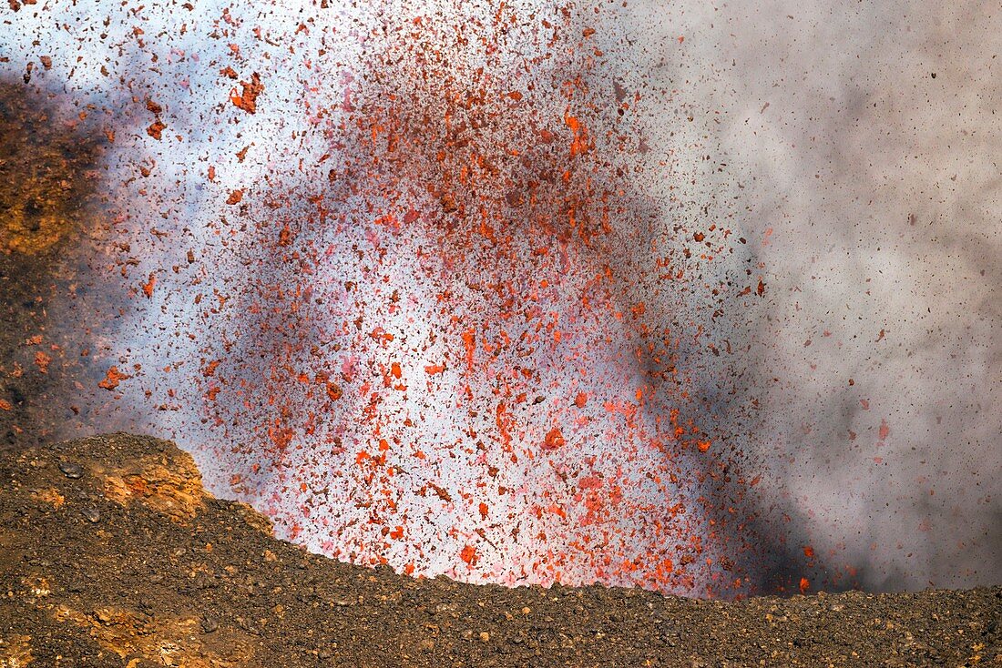 Strombolian volcanic eruption, Pico do Fogo