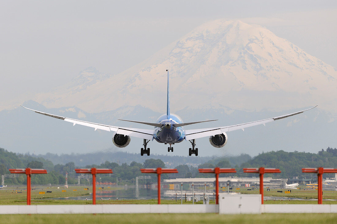 Boeing 787-8 Dreamliner prototype landing