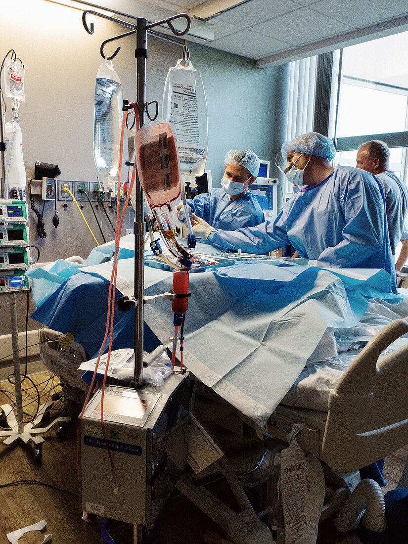 Resucitating a patient in an intensive care unit