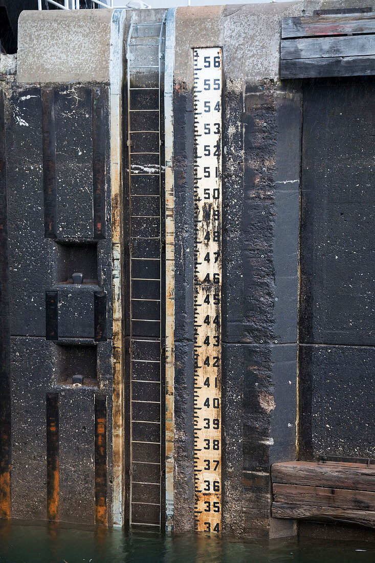 Depth gauge, Soo Locks, Michigan, USA