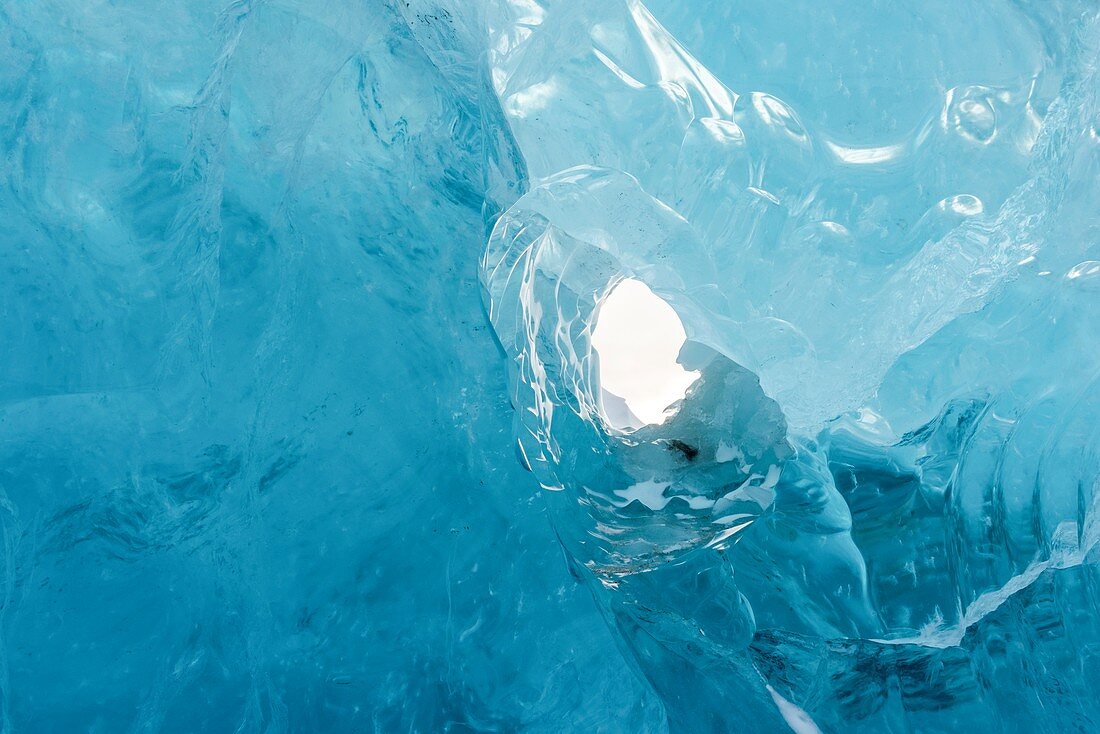 Iceberg ice