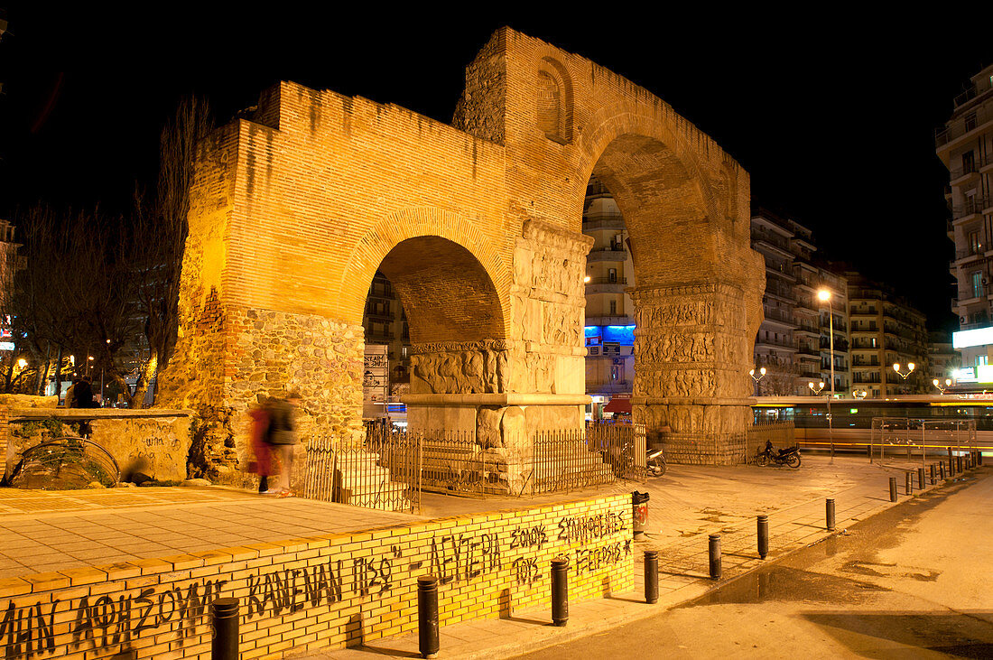 Arch of Galerius at night