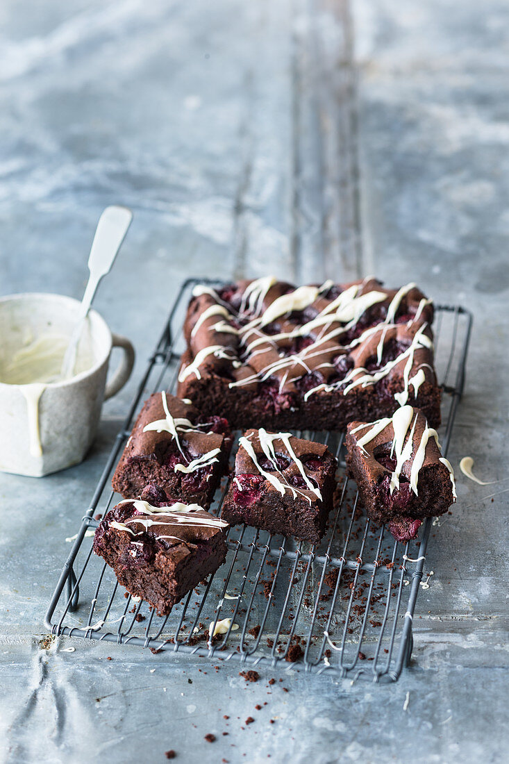 Rich cherry brownies (gluten-free)