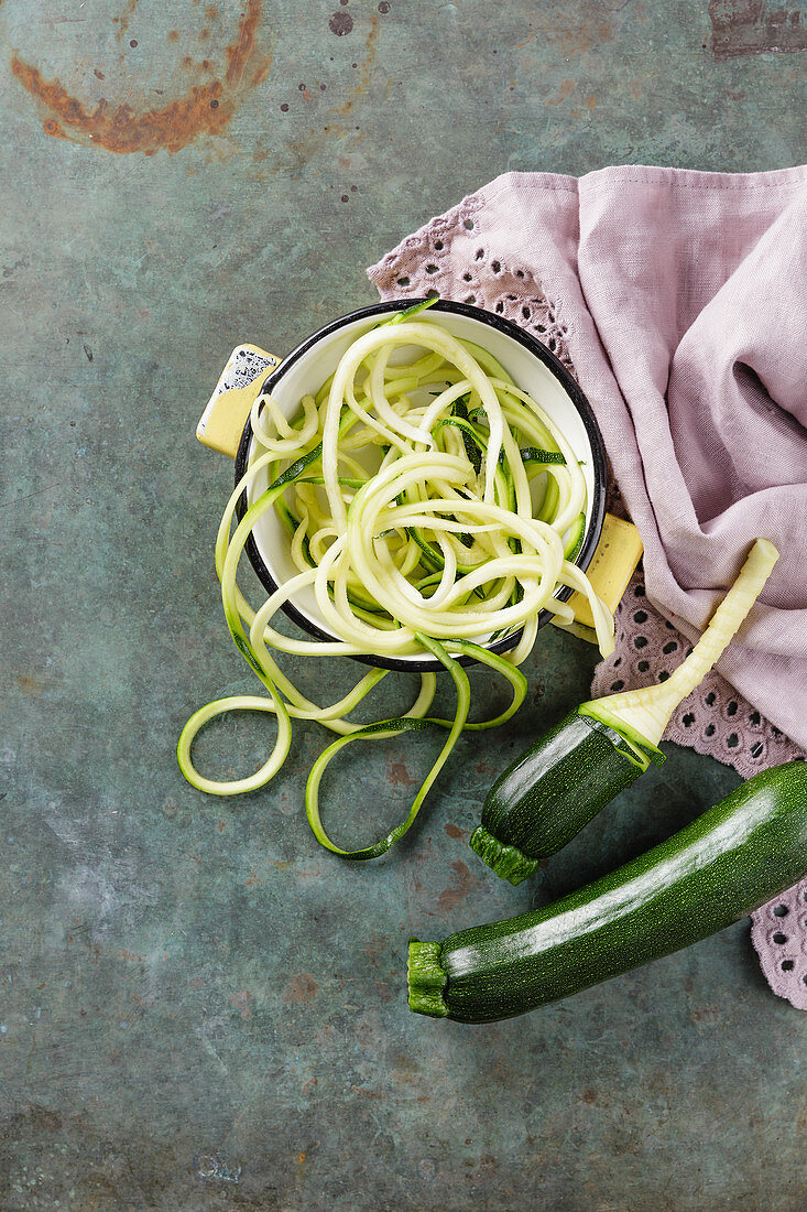 Zoodles - low-carb vegan courgette noodles