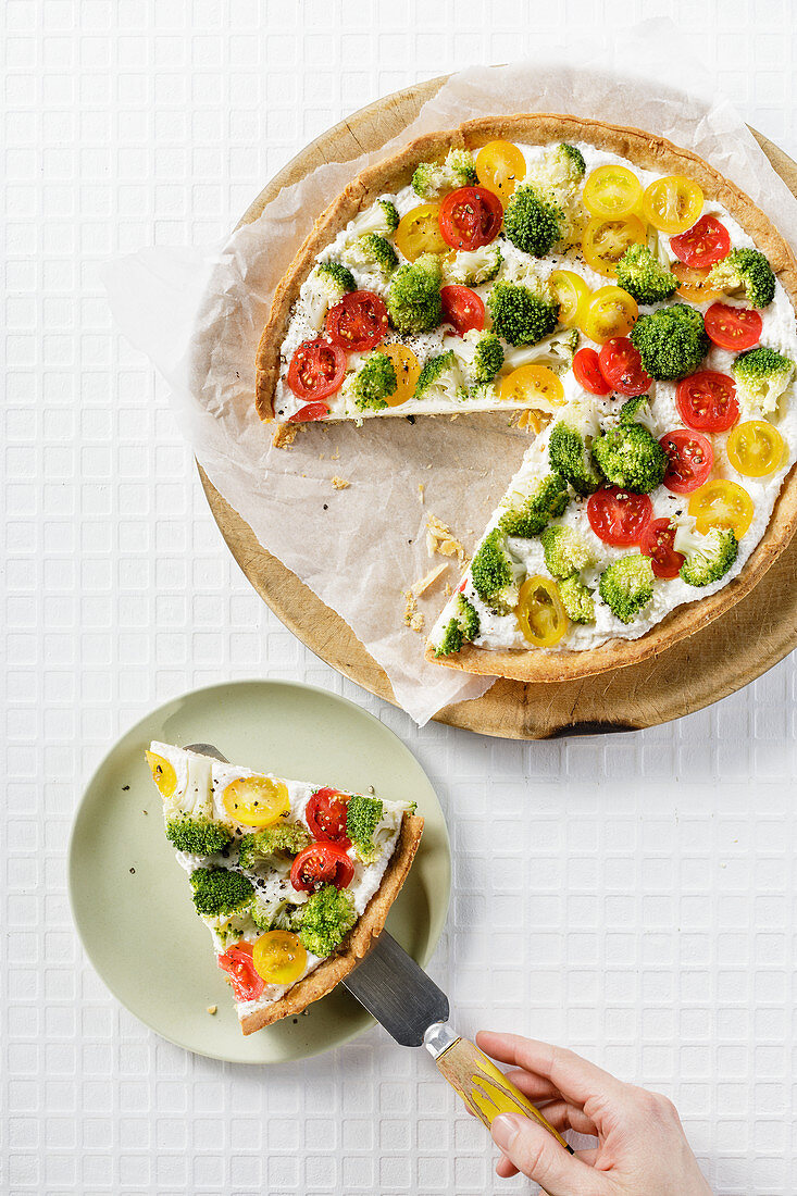 Low-carb tomato and broccoli tart with Greek yoghurt