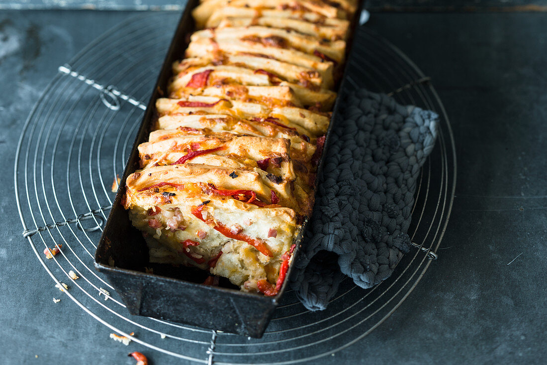 Pepper and feta cheese pull-apart bread