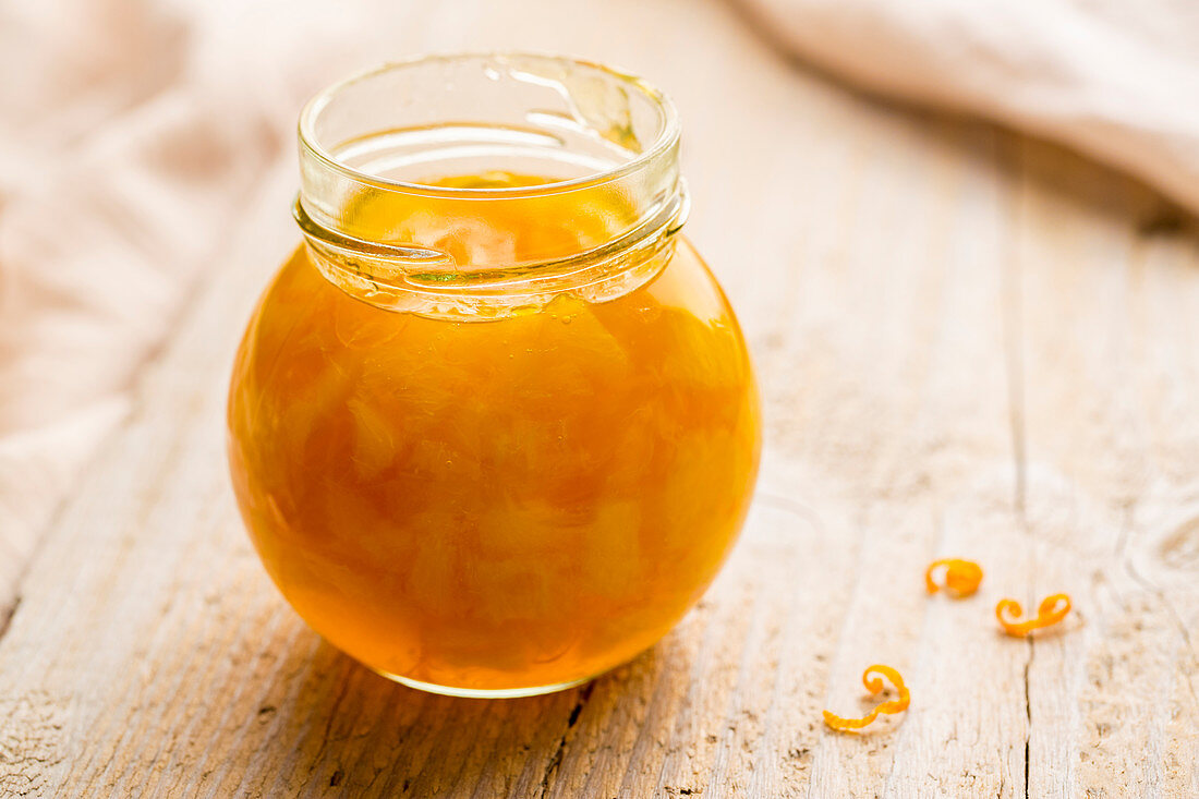 Orangenmarmelade im Glas