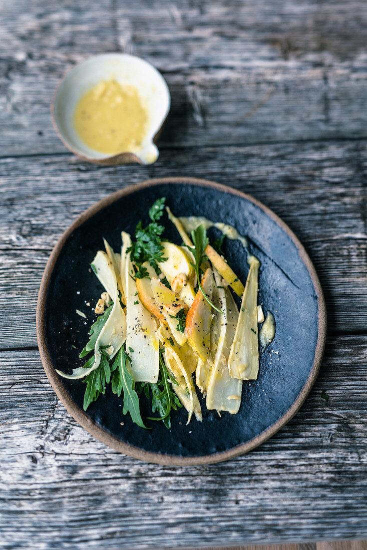 Parsnip salad with rocket and pears